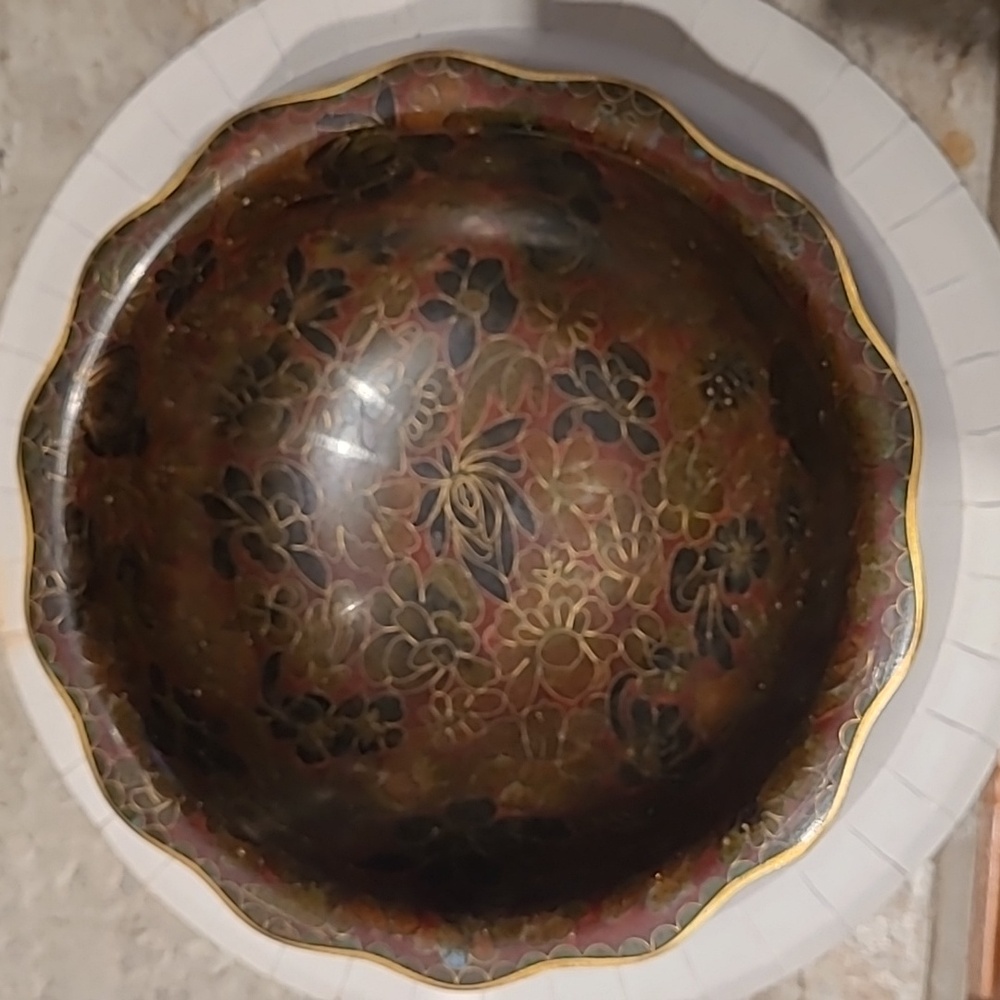 Vintage Chinese Cloisonne Bowl 7 in across and about 3 inches in height